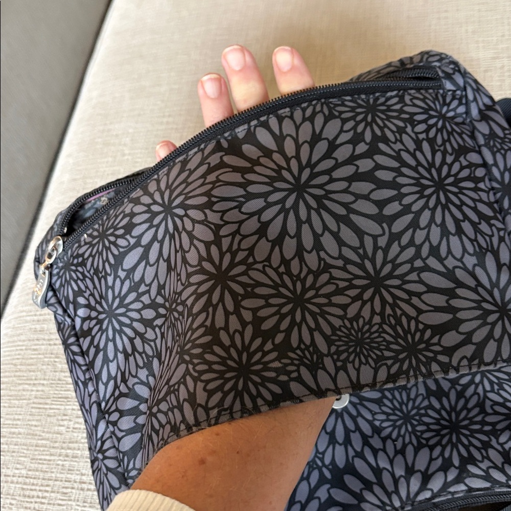 Vera Bradley travel bag - Picture 4 of 8
